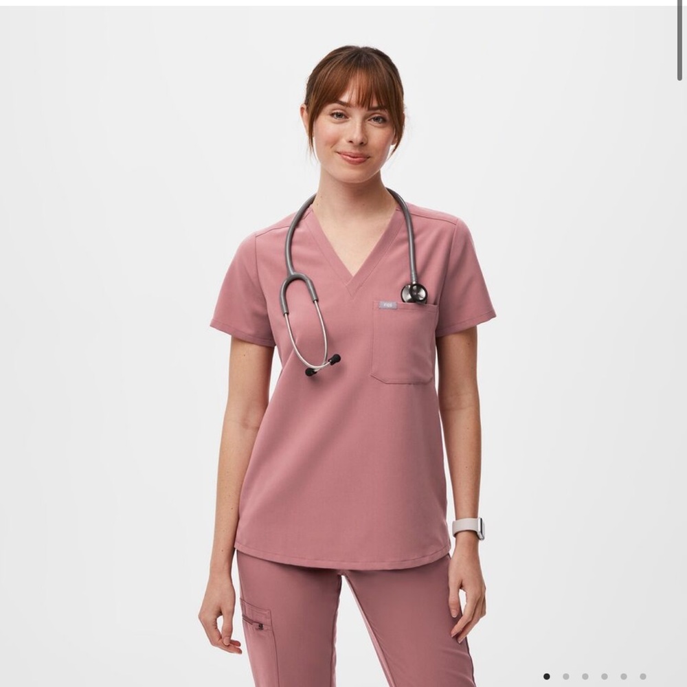 FIGS ONE POCKET TOP